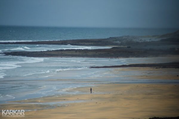 Eenzame man aan de Ierse kust